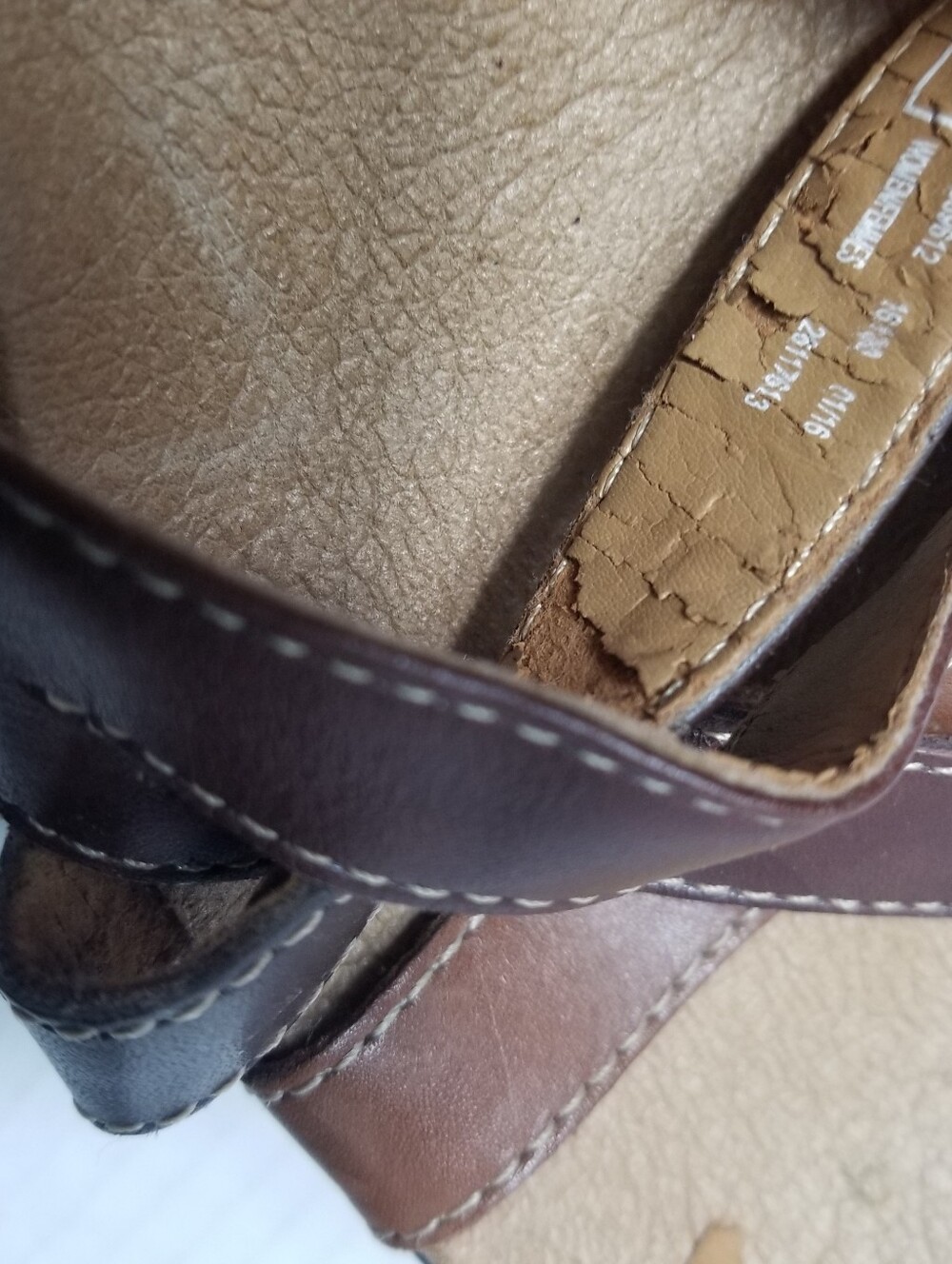 CLARKS COLLECTION WOMEN'S BROWN CROSSOVER SANDALS SIZE 9 - Picture 15 of 16